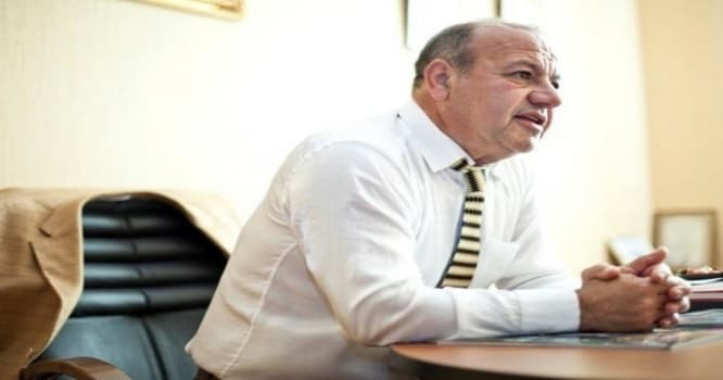 "Məmurlar efirdə gözəl qız görən kimi deyir ki..."