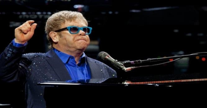 Elton Con reanimasiyaya yerləşdirildi