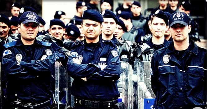 Türkiyədə 9 min polis işdən çıxarıldı