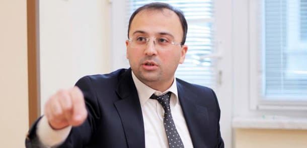 İlahiyyatçıdan "artıq arvadınızı başqasına verin" deyən axunda cavab - VİDEO