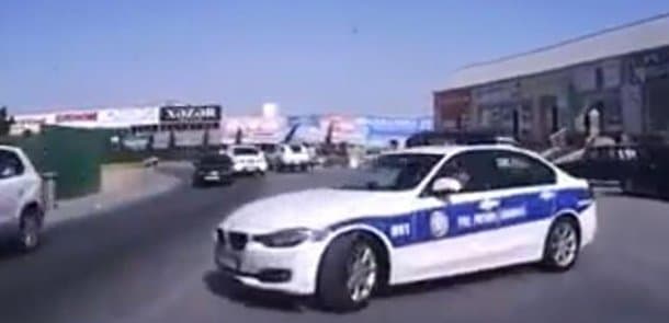 Bakıda yol polisi qaydanı belə pozdu - VİDEO