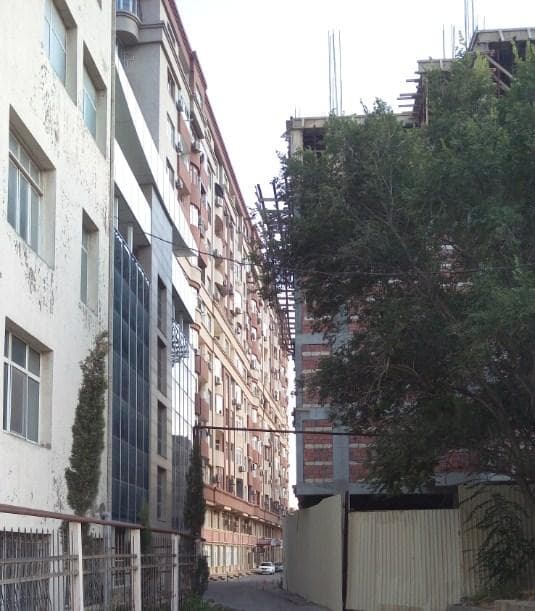 Milli Məclisin işçisindən məktəbli qızın şikayəti