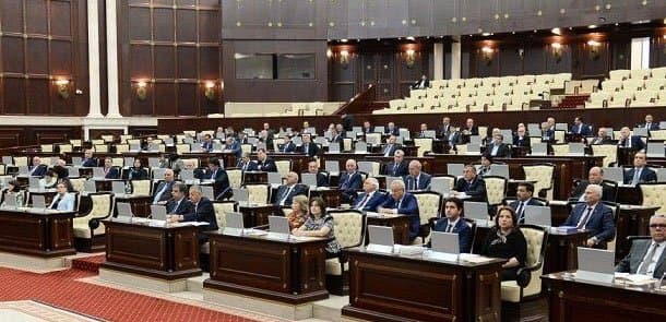 Deputatlar məzuniyyətə görə nə qədər pul alacaq? (MƏBLƏĞ)