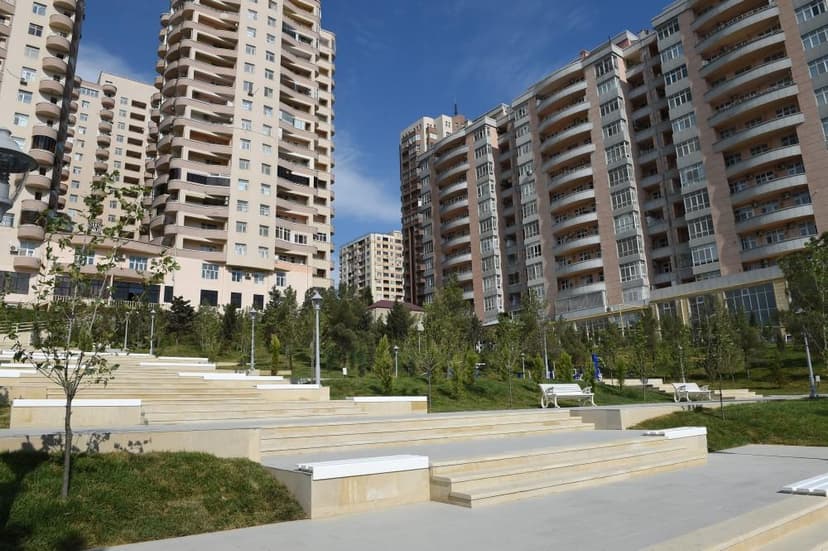 Prezident Bakıda yeni salınan parkla tanış oldu