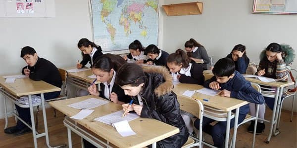 Azərbaycanda şagirdlərin sayı artıb