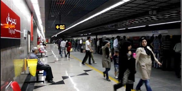 Tehran metrosunda qanlı olay: din xadimini öldürmək istədilər
