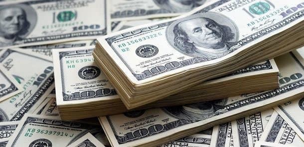 Dollar bazarı: satan çox, alan yox