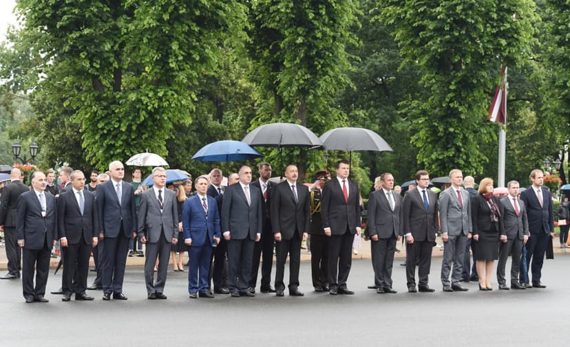 Prezident "Azadlıq" abidəsini ziyarət etdi (FOTOLAR)