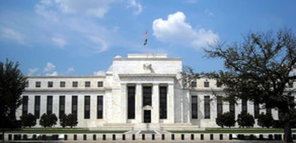 FED növbəti ildən faizləri daha sürətlə artıracaq: Dolları nə gözləyir?