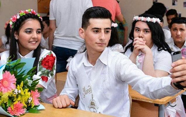 Aparıcının oğlu imtahandakı yanğın zamanı zəhərləndi