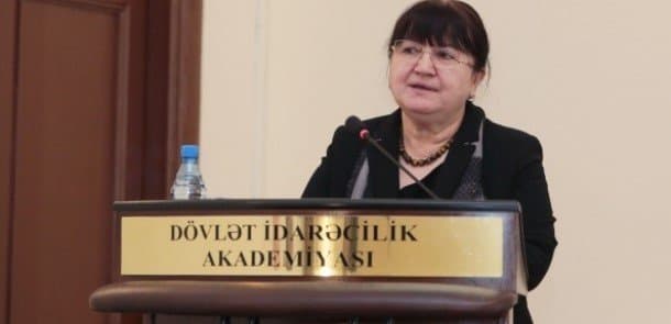 Fatma Abdullazadə jurnalisti acıladı: "Bir də mənə zəng etməyin"