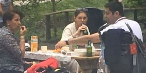 Çadranı təbliğ edən qadın teleaparıcı başıaçıq pivə içərkən yaxalandı (FOTO)