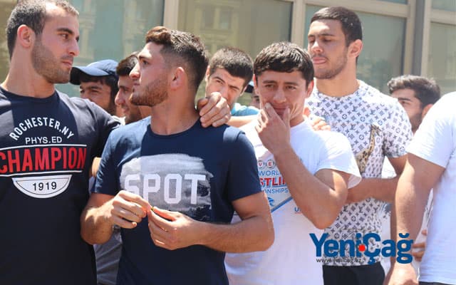 Bakıda çempion idmançılar etiraz aksiyası keçirdi (FOTO/VİDEO)