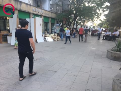 Bakıda “Qızılgül”ün dərmanlarını küçənin ortasına tökdülər (FOTOLAR)