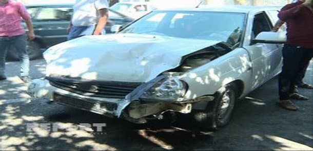 Lənkəranda polis iş&ccedil;iləri ağır qəzaya d&uuml;şd&uuml;: 4 yaralı var