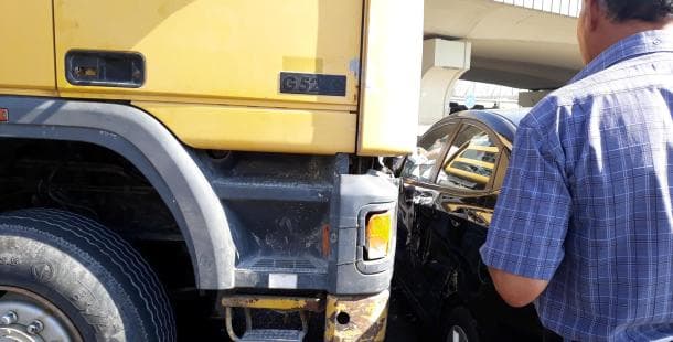 Minik maşını beton qarışdıran maşınla toqquşdu (FOTOLAR)