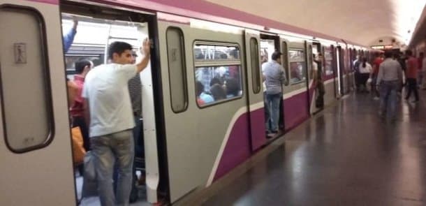 Bakı metrosunda olay: 3 gənc qadına sataşdı, məsələyə polis qarışdı (VİDEO)