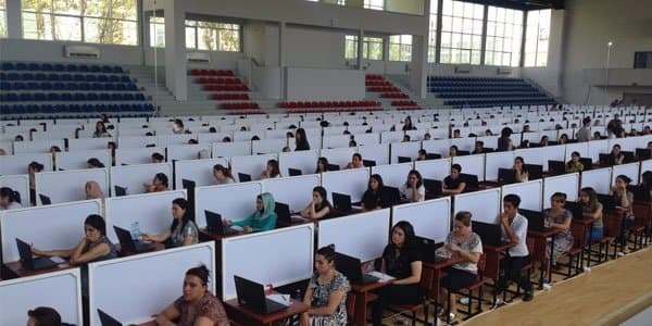 Müəllimliyə imtahan verən namizəd milçəyi günahlandırdı