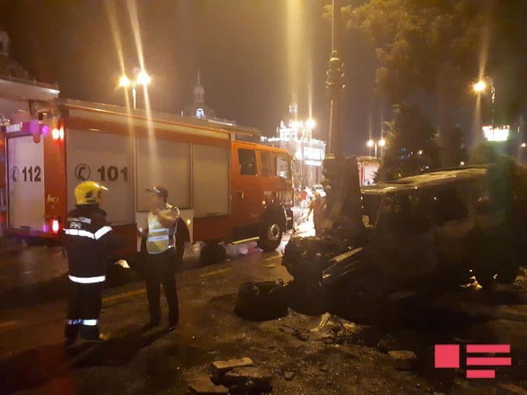 Baş nazirin müavini Əli Həsənovun nəvəsinin avtomobili qəza törətdi: Ölənlər var (FOTO/VİDEO)
