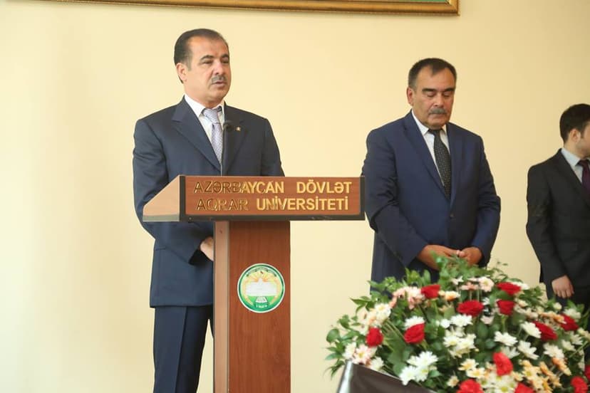 İnstitut direktoru ilə vida mərasimi keçirilib (FOTOLAR)