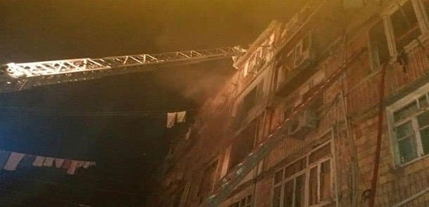 Yataqxanadakı yanğında 5 polis t&uuml;st&uuml;dən zəhərlənib
