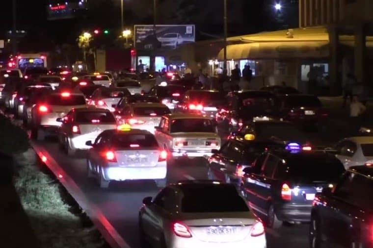 Bakıda görünməmiş tıxac: Camaat yolda qaldı (VİDEO)