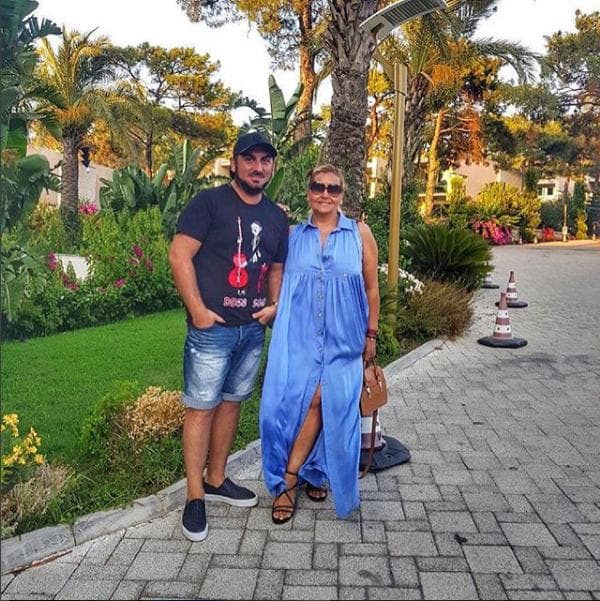 Zülfiyyə Xanbabayeva qızı ilə Bodrumda (FOTO)