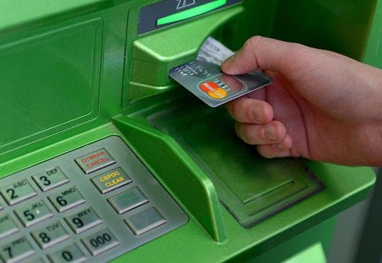 Bankomatdan pul çıxaran zaman diqqətli olun: Sizində başınıza gələ bilər (VİDEO)