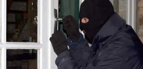 Bakıda b&ouml;y&uuml;k qarət: evdən 300 minlik sərvət və t&uuml;fəngi apardı