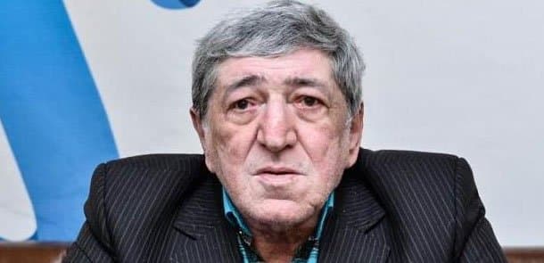 73 yaşlı Rəmiş: "Sosial şəbəkədə qızlarla tanış oluram"