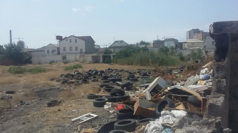 Nazirlik yol kənarına tullantı atanlarla bağlı polisə müraciət etdi (FOTO)