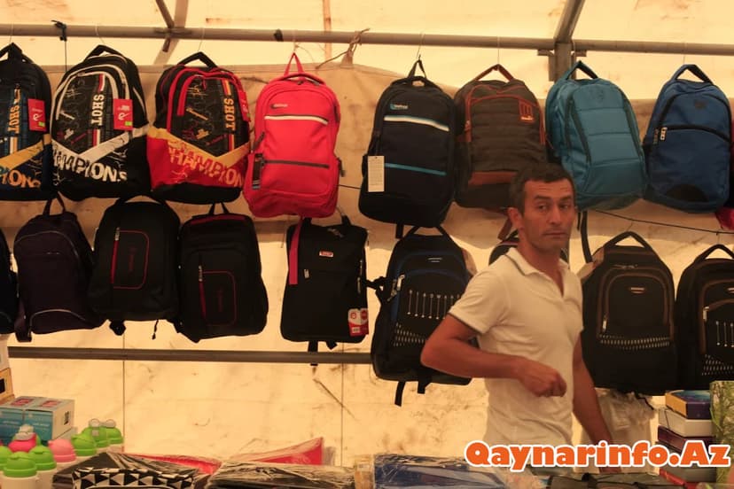 Məktəbli yarmarkaları: satıcılar "ucuzdur" deyir, valideynlər isə... (FOTOLAR)