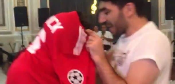 Bakıda qeyri-adi toy: bəy futbol formasında oynadı (VİDEO)