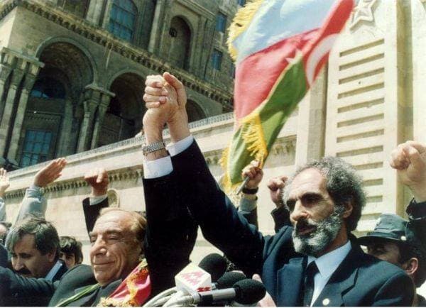 Əbülfəz Elçibəyin vəfatından 17 il ötür (FOTOLAR)