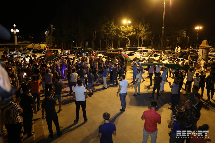 Paytaxt sakinlərinin "Qarabağ" sevinci (FOTO/VİDEO)