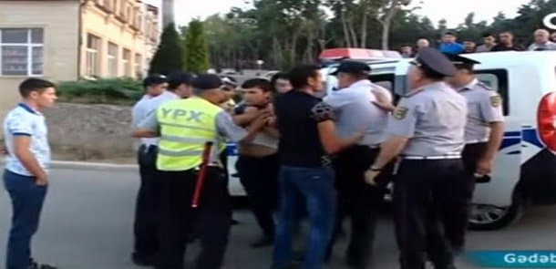 "Kim içkilidir? gəl gedək": Gədəbəydə sərxoş sürücülərin şousu (VİDEO)