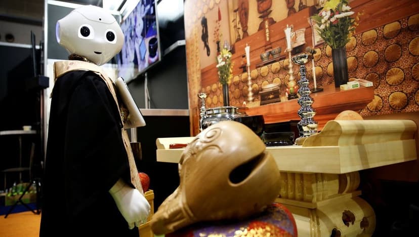 Dəfn mərasimlərini robot idarə edəcək (FOTOLAR)