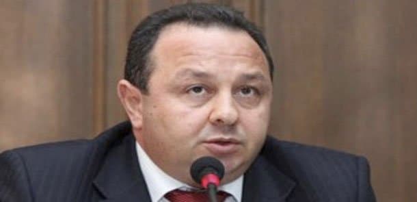 Ermənistan m&uuml;dafiə nazirinin m&uuml;avini işdən &ccedil;ıxarıldı