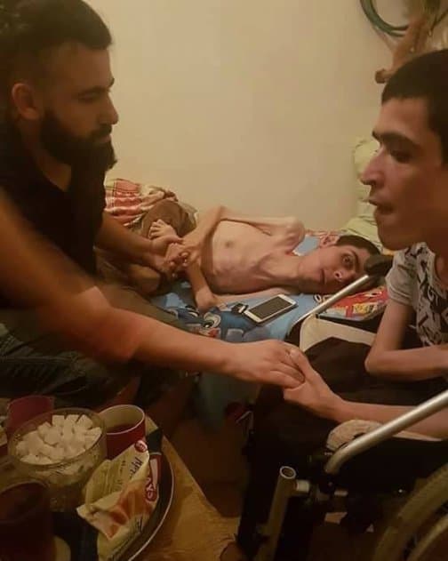 Qarabağ əlinin iki &ouml;vladı ağır xəstədir, k&ouml;məyə ehtiyacları var (FOTO)