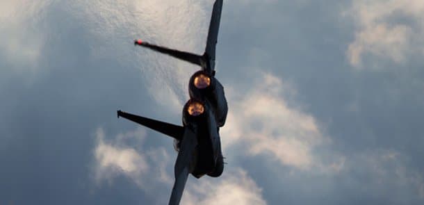 İsrail Suriyanı bombaladı