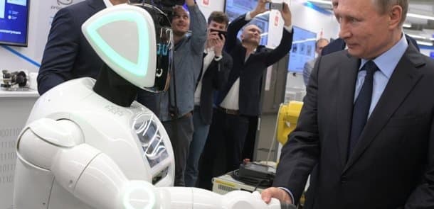 Putin robotla görüşdü