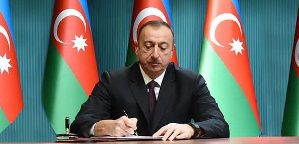 Prezident AMB-nin sədr müavinini vəzifədən azad etdi