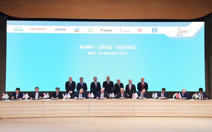Prezidentlə xanımı mərasimdə (FOTOLAR)