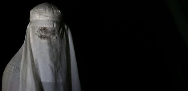 Çadranı qadağan etmək üçün imza kampaniyası başladı