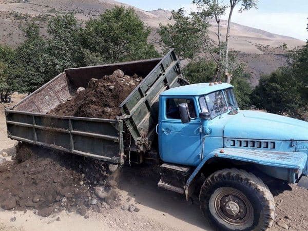 Lerik sakinlərindən prezidentə şikayət: «Yolu İcra Hakimiyyəti yox, biz çəkirik» (FOTO)