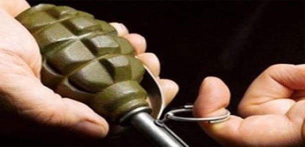 Azərbaycanda kişi arvadını və qızını qumbarayla hədələdi