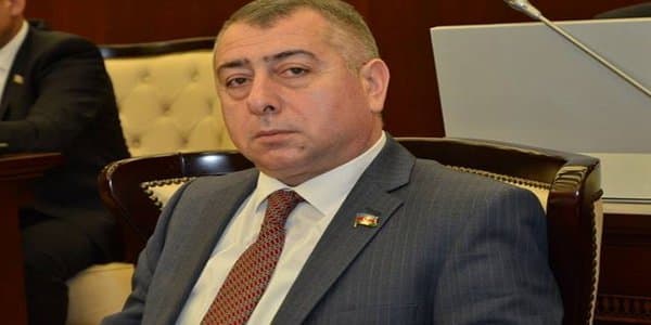 Deputat: “Başlarına araq butulkası çırpılsaydı, ürəyimdən tikan çıxardı”