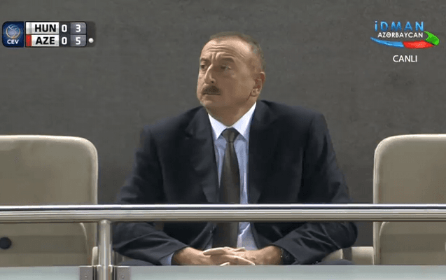 İlham Əliyev voleybol matçında (FOTO)