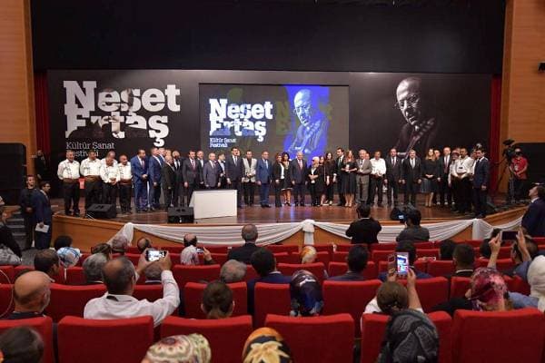 Binəli Yıldırım Qənirə Paşayevaya vətəndaşlıq verdi