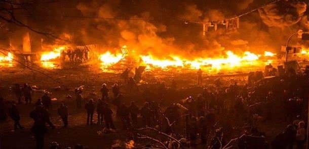 Silah anbarında dəhşətli partlayış: 30 min insan evakuasiya olundu